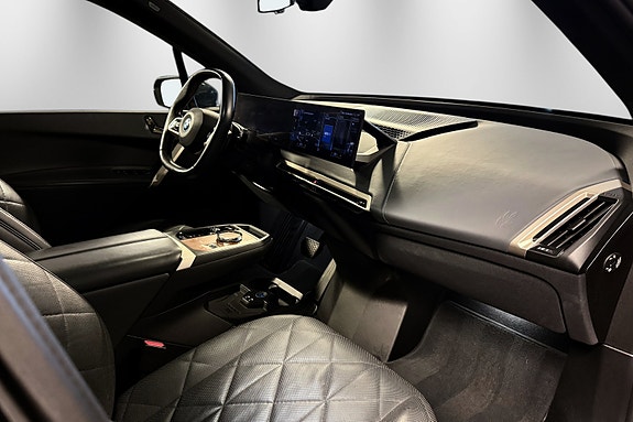 BMW iX 21 of 30