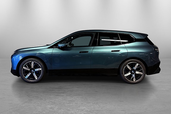 BMW iX 9 of 30