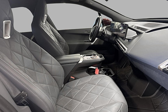 BMW iX 15 of 28