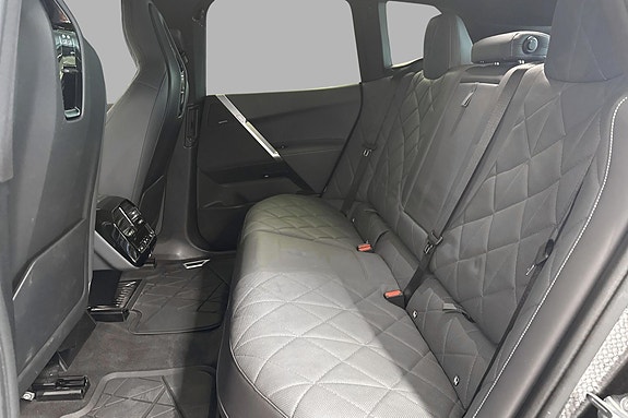 BMW iX 16 of 28