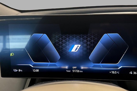 BMW iX 11 of 28
