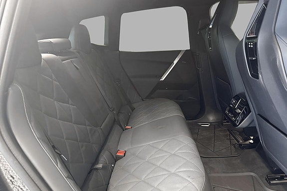 BMW iX 17 of 28
