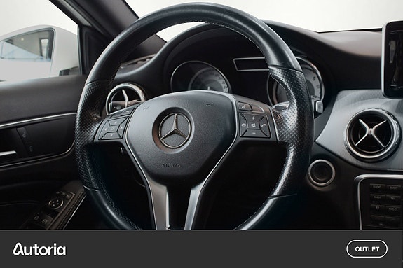 Mercedes-Benz GLA200 d 10 of 27