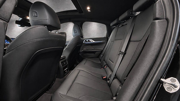 BMW i4 17 of 30