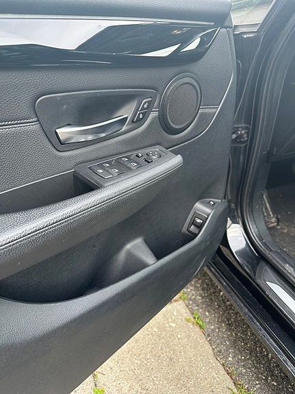 BMW 225xe 11 of 12