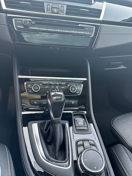 BMW 225xe 5 of 12