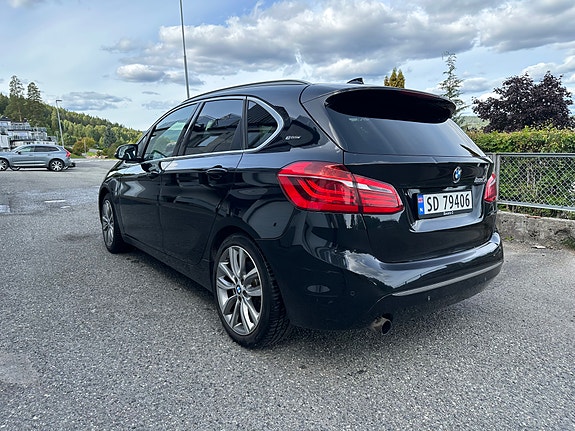 BMW 225xe 2 of 12