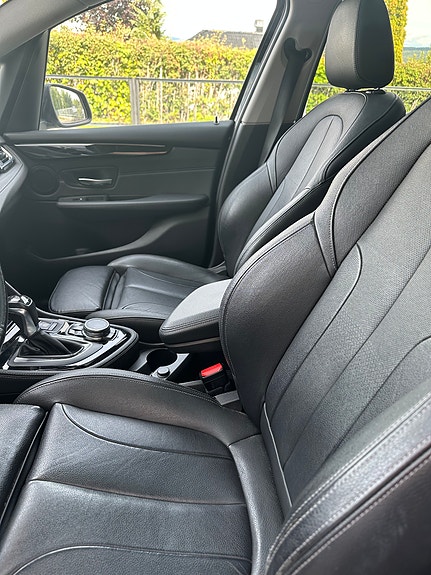 BMW 225xe 8 of 12