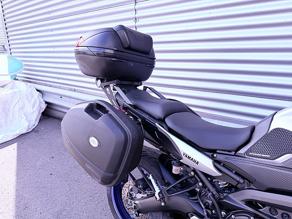 Yamaha MT-09 4 of 8