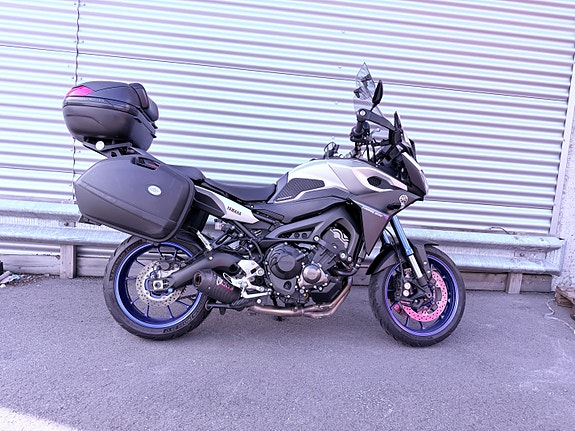 Yamaha MT-09 7 of 8