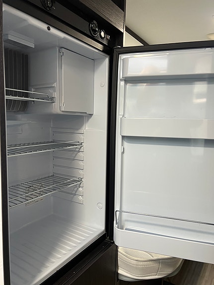 Benimar BE 167, ENKLE SENGER, 160 hk.  Automat 9 tr.  Solpanel 24 of 30