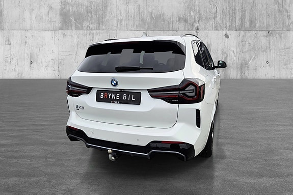 BMW iX3 8 of 30