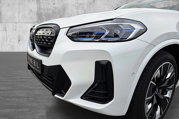BMW iX3 2 of 30