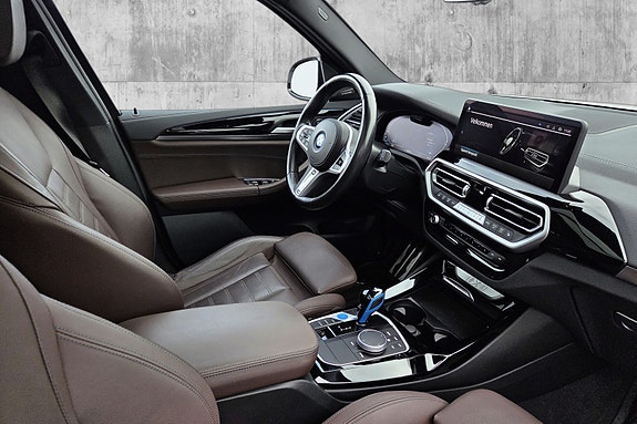 BMW iX3 20 of 30