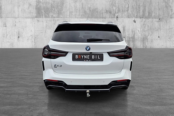 BMW iX3 7 of 30