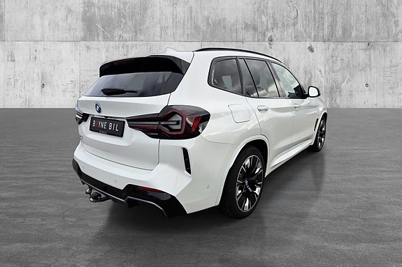 BMW iX3 9 of 30