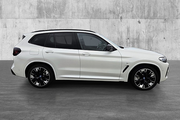 BMW iX3 11 of 30