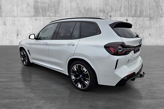 BMW iX3 5 of 30