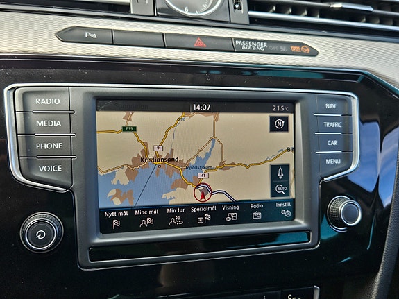 Volkswagen Passat 10 of 16