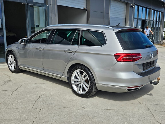 Volkswagen Passat 3 of 16