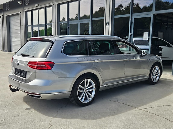 Volkswagen Passat 4 of 16