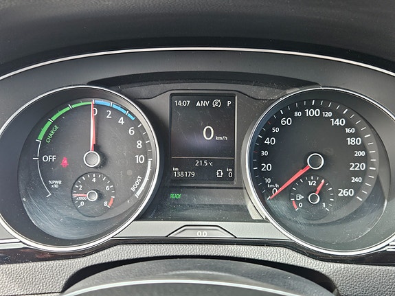 Volkswagen Passat 6 of 16