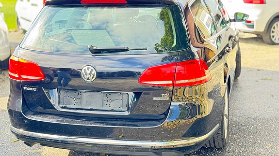 Volkswagen Passat 4 of 26