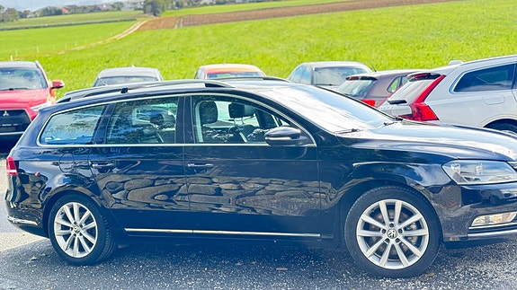 Volkswagen Passat 3 of 26