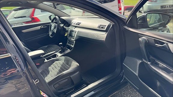 Volkswagen Passat 19 of 26