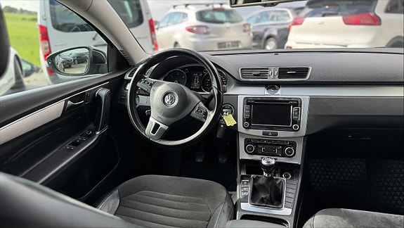 Volkswagen Passat 20 of 26