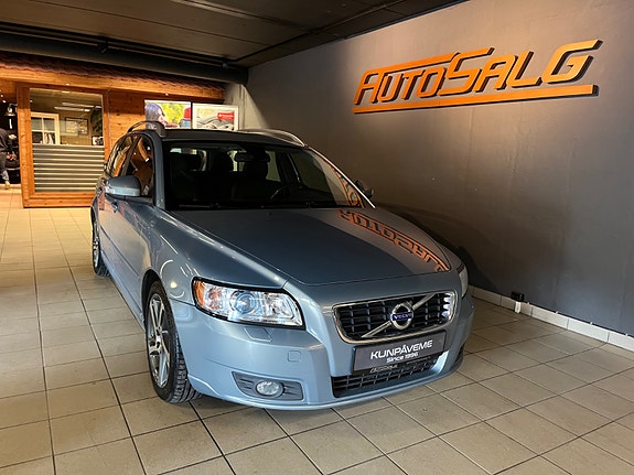 Volvo V50 2 of 27