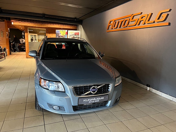 Volvo V50 3 of 27