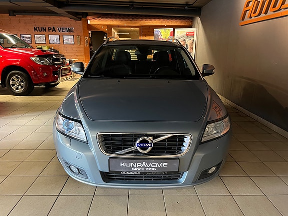 Volvo V50 4 of 27
