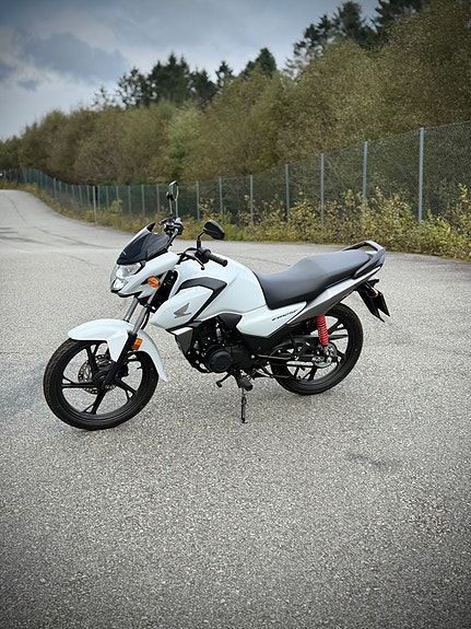 Honda CB 125F 4 of 6