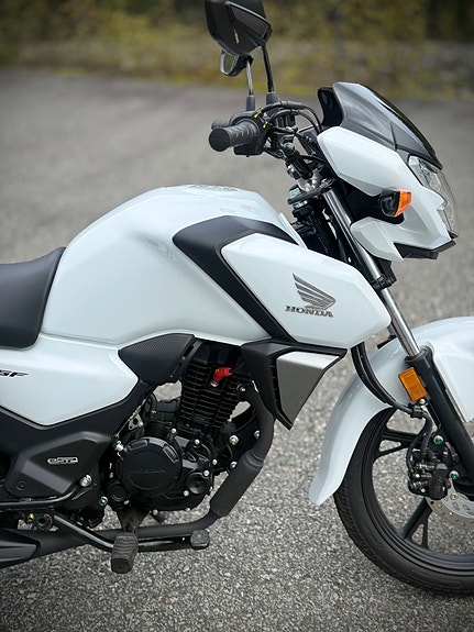 Honda CB 125F 2 of 6