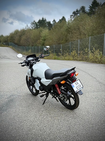 Honda CB 125F 5 of 6