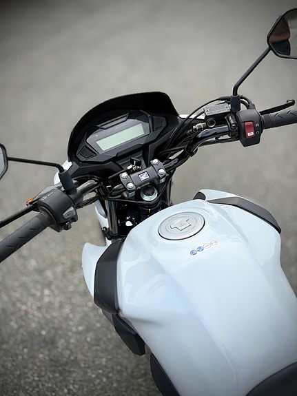 Honda CB 125F 3 of 6
