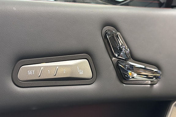 BMW iX 24 of 28