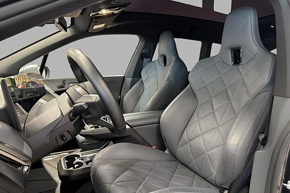 BMW iX 12 of 28