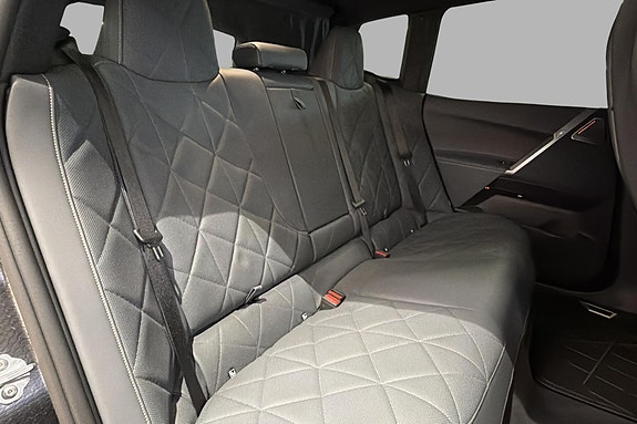 BMW iX 18 of 28