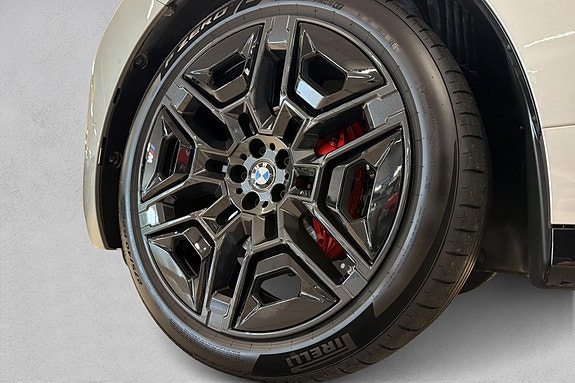 BMW iX 9 of 28