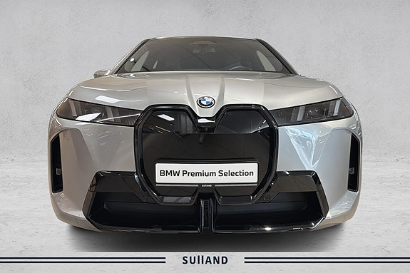 BMW iX 8 of 28
