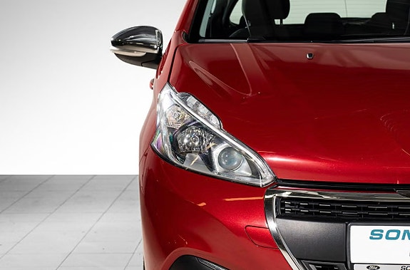Peugeot 208 2 of 19