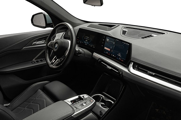 BMW iX1 13 of 29