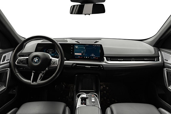 BMW iX1 15 of 29