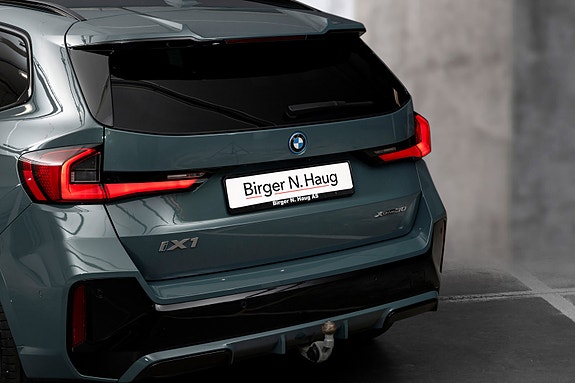 BMW iX1 6 of 29