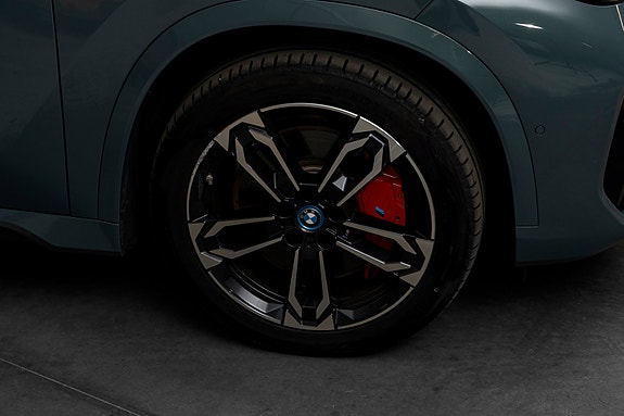 BMW iX1 9 of 29