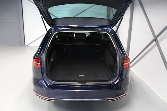 Volkswagen Passat 18 of 20