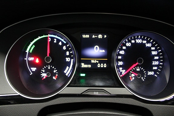 Volkswagen Passat 12 of 20