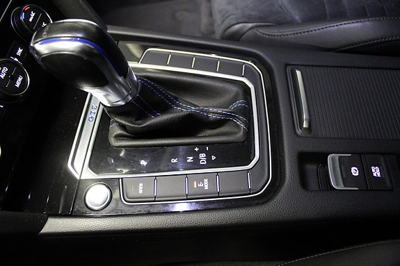 Volkswagen Passat 15 of 20